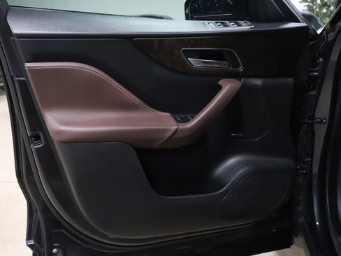 Used 2017 Jaguar F-PACE S image 10