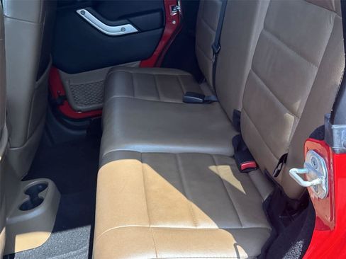Used 2012 Jeep Wrangler Unlimited Sahara w/ Connectivity Group AWD/4WD image 15
