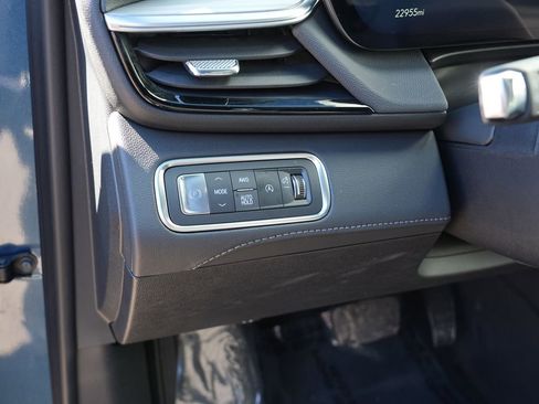 Used 2025 Buick Enclave Preferred image 17