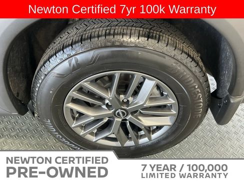 Used 2025 Nissan Rogue S FWD image 38