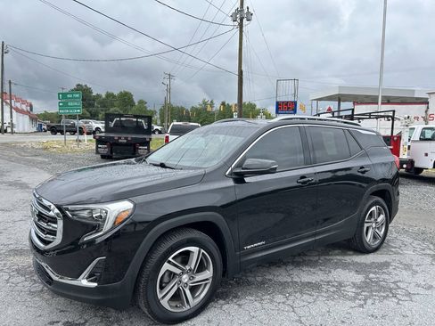 Used 2018 GMC Terrain SLT w/ Infotainment Package II AWD/4WD image 2