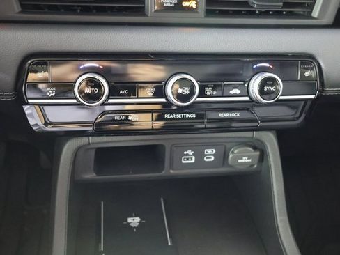 New 2025 Honda Pilot Touring image 15