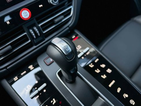Certified 2026 Porsche Macan AWD/4WD image 22