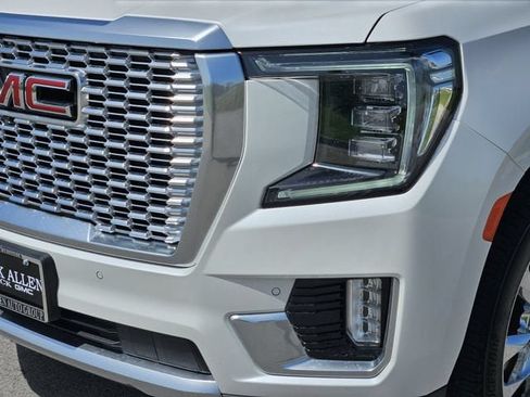 Used 2021 GMC Yukon Denali AWD/4WD image 9