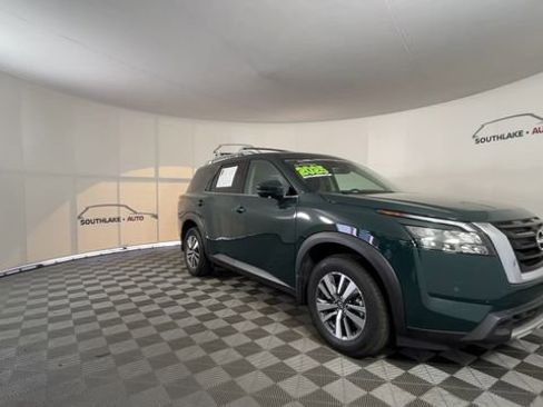 Certified 2025 Nissan Pathfinder SL w/ Cargo Package AWD/4WD image 2