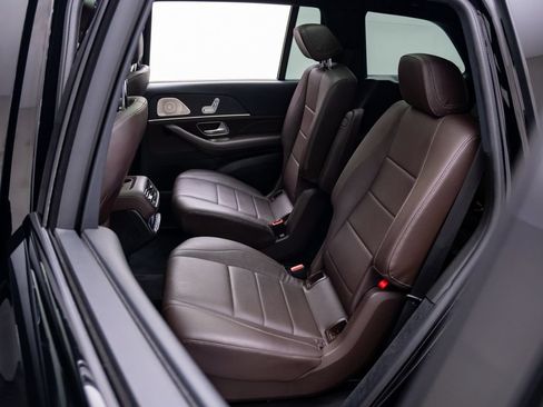 Used 2022 Mercedes-Benz GLS 450 4MATIC w/ AMG Line Exterior image 18