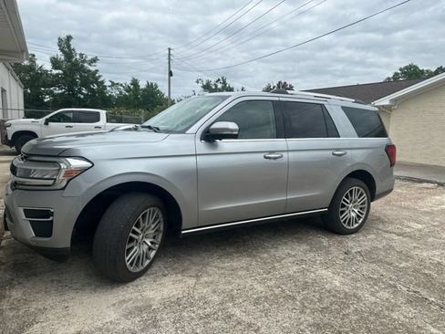 Used 2024 Ford Expedition Limited AWD/4WD image 4