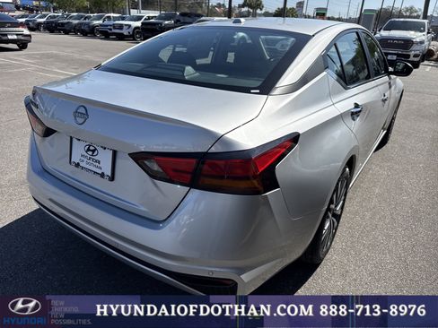 Used 2025 Nissan Altima 2.5 SV image 4