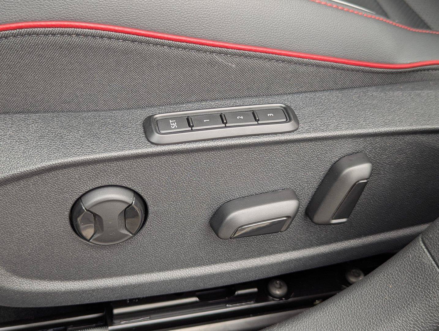 New 2026 Volkswagen GTI SE FWD image 30