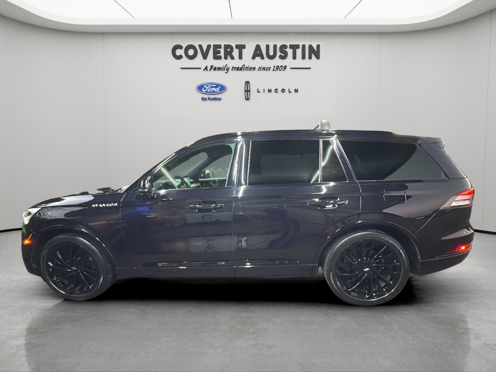 Used 2023 Lincoln Aviator Reserve w/ Equipment Group 201A RWD image 2