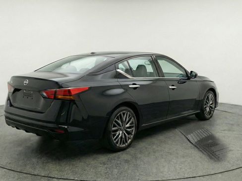Used 2025 Nissan Altima 2.5 SV FWD image 9