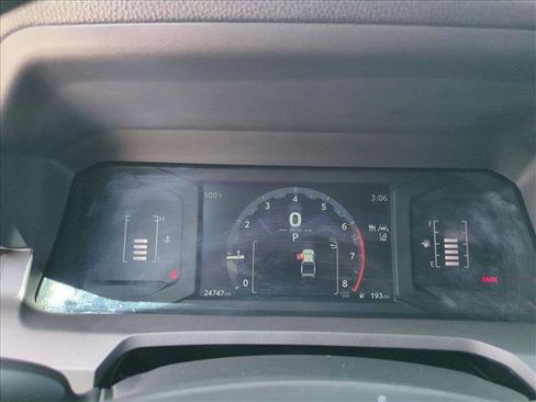 Used 2025 Toyota Tacoma SR5 AWD/4WD image 11