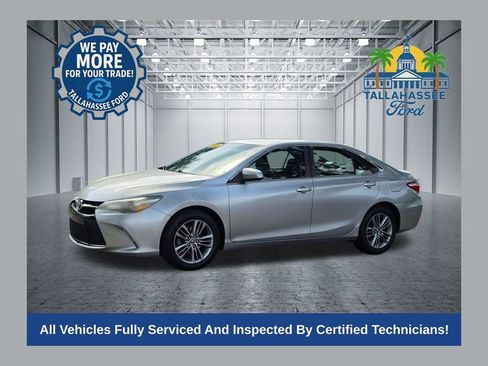 Used 2015 Toyota Camry SE FWD image 1