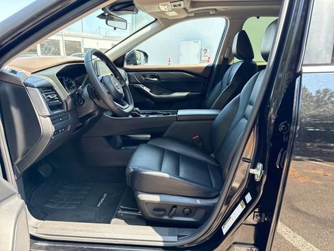 Used 2023 Nissan Rogue SV w/ SV Premium B Package AWD/4WD image 16