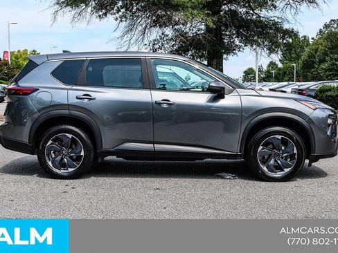 Used 2024 Nissan Rogue SV FWD image 10