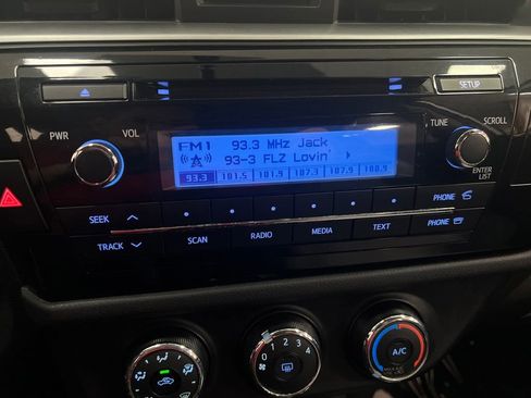 Used 2014 Toyota Corolla L FWD image 21