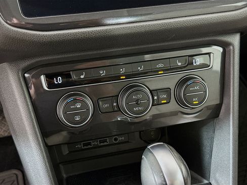 Used 2020 Volkswagen Tiguan SE w/ Panoramic Sunroof Package FWD image 23