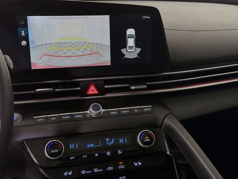 Used 2023 Hyundai Elantra Limited image 18