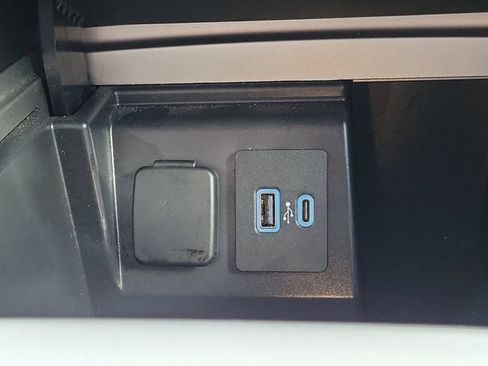 Used 2021 Ford Explorer XLT RWD image 24