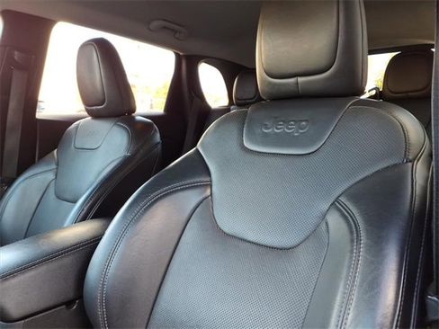 Used 2019 Jeep Cherokee Limited image 15