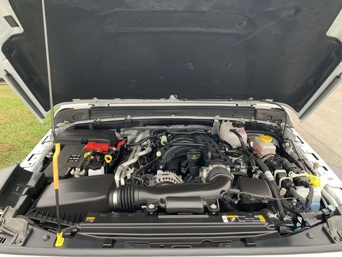 Used 2025 Jeep Wrangler Sport image 17