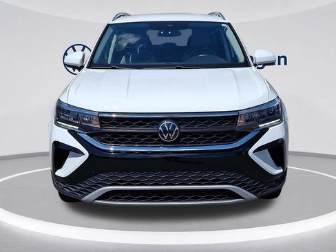 Used 2024 Volkswagen Taos SE FWD image 2