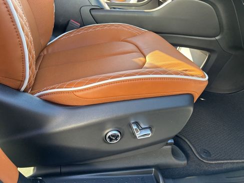 New 2026 Chrysler Pacifica Pinnacle image 28