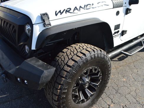 Used 2017 Jeep Wrangler Unlimited Sport AWD/4WD image 3