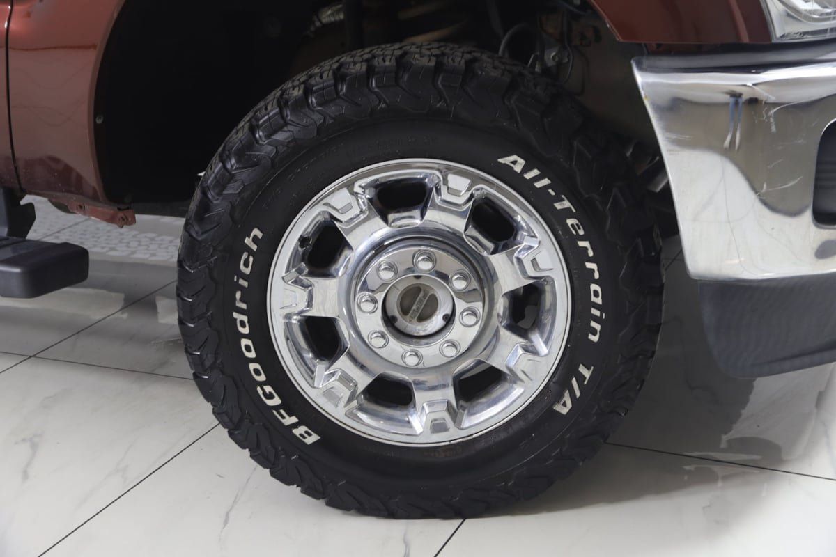 Used 2015 Ford F250 XLT w/ XLT Premium Package AWD/4WD image 12