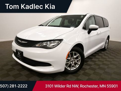 Used 2023 Chrysler Voyager LX image 1