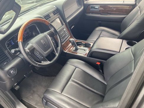 Used 2016 Lincoln Navigator Select AWD/4WD image 16