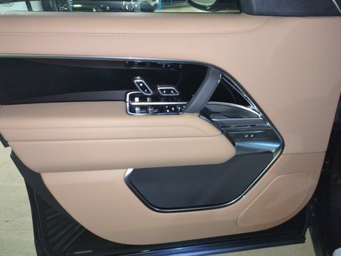 New 2026 Land Rover Range Rover Long Wheelbase SE AWD/4WD image 11
