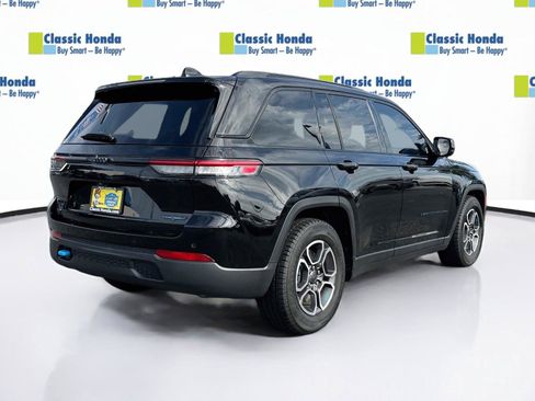 Used 2022 Jeep Grand Cherokee Trailhawk w/ Advanced Protech Group II AWD/4WD image 8