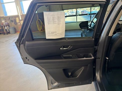 Certified 2025 Nissan Pathfinder Platinum image 12