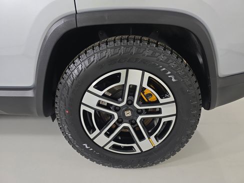 Used 2023 Rivian R1S Adventure image 10