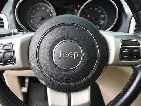 Used 2012 Jeep Grand Cherokee Limited w/ Luxury Group II AWD/4WD image 31