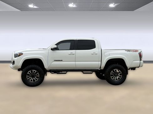 Used 2023 Toyota Tacoma TRD Sport AWD/4WD image 2