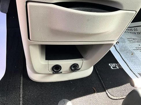 Used 2018 Dodge Grand Caravan SE FWD image 23