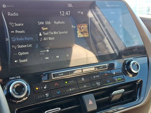 Used 2021 Toyota Highlander Limited image 19