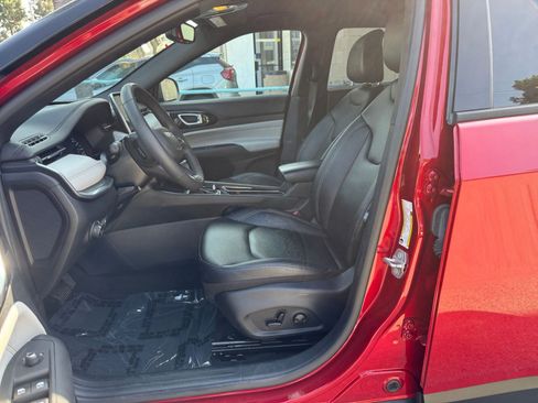 Used 2025 Jeep Compass Limited AWD/4WD image 28