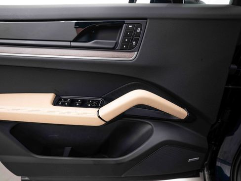 Certified 2026 Porsche Cayenne AWD/4WD image 16