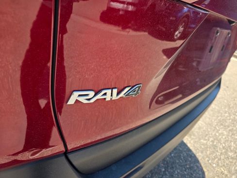 Used 2019 Toyota RAV4 XLE AWD/4WD image 11