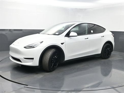 Used 2024 Tesla Model Y Long Range image 20