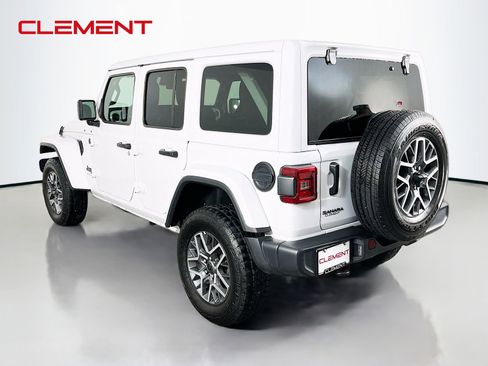 Used 2025 Jeep Wrangler Unlimited Sahara AWD/4WD image 9