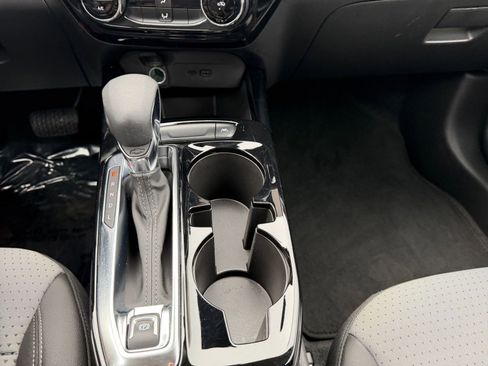 Used 2025 Chevrolet Trax LT image 39