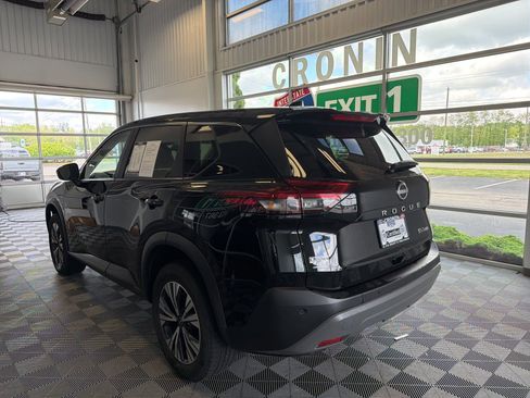 Used 2023 Nissan Rogue SV AWD/4WD image 4