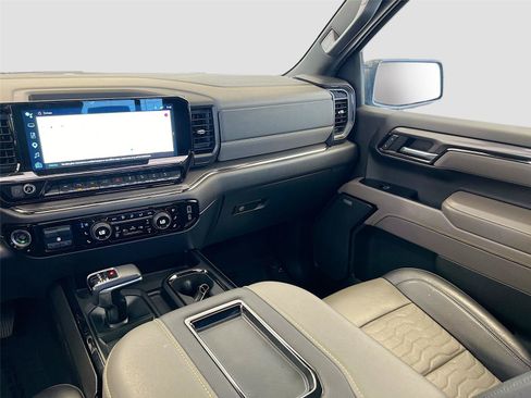 Used 2022 Chevrolet Silverado 1500 ZR2 w/ Technology Package AWD/4WD image 25