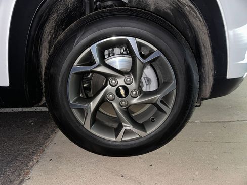 Used 2025 Chevrolet Trax LT image 28