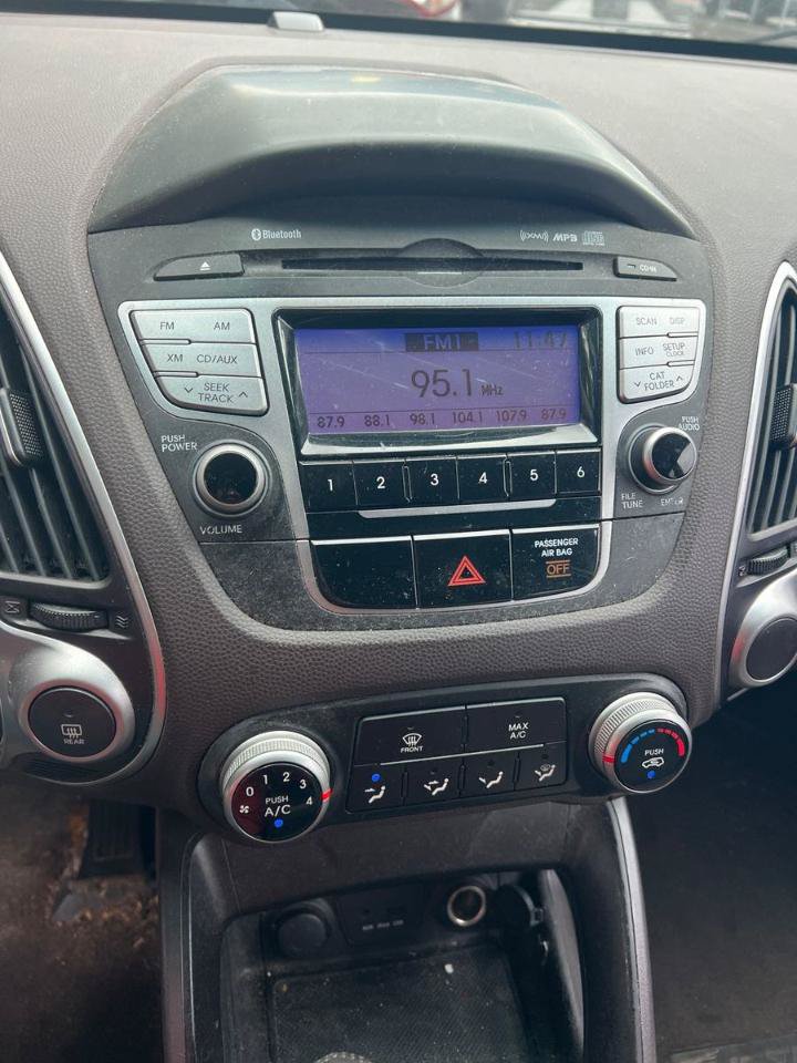 Used 2011 Hyundai Tucson GLS FWD image 16