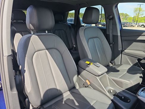 Used 2023 Audi Q4 e-tron Premium Plus w/ Premium Plus image 10